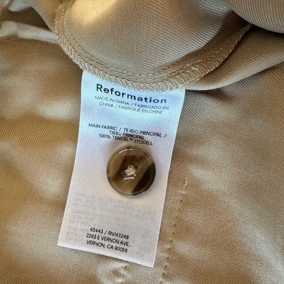 Reformation Mason Cropped Pants in Light Beige - Picture 5 of 8